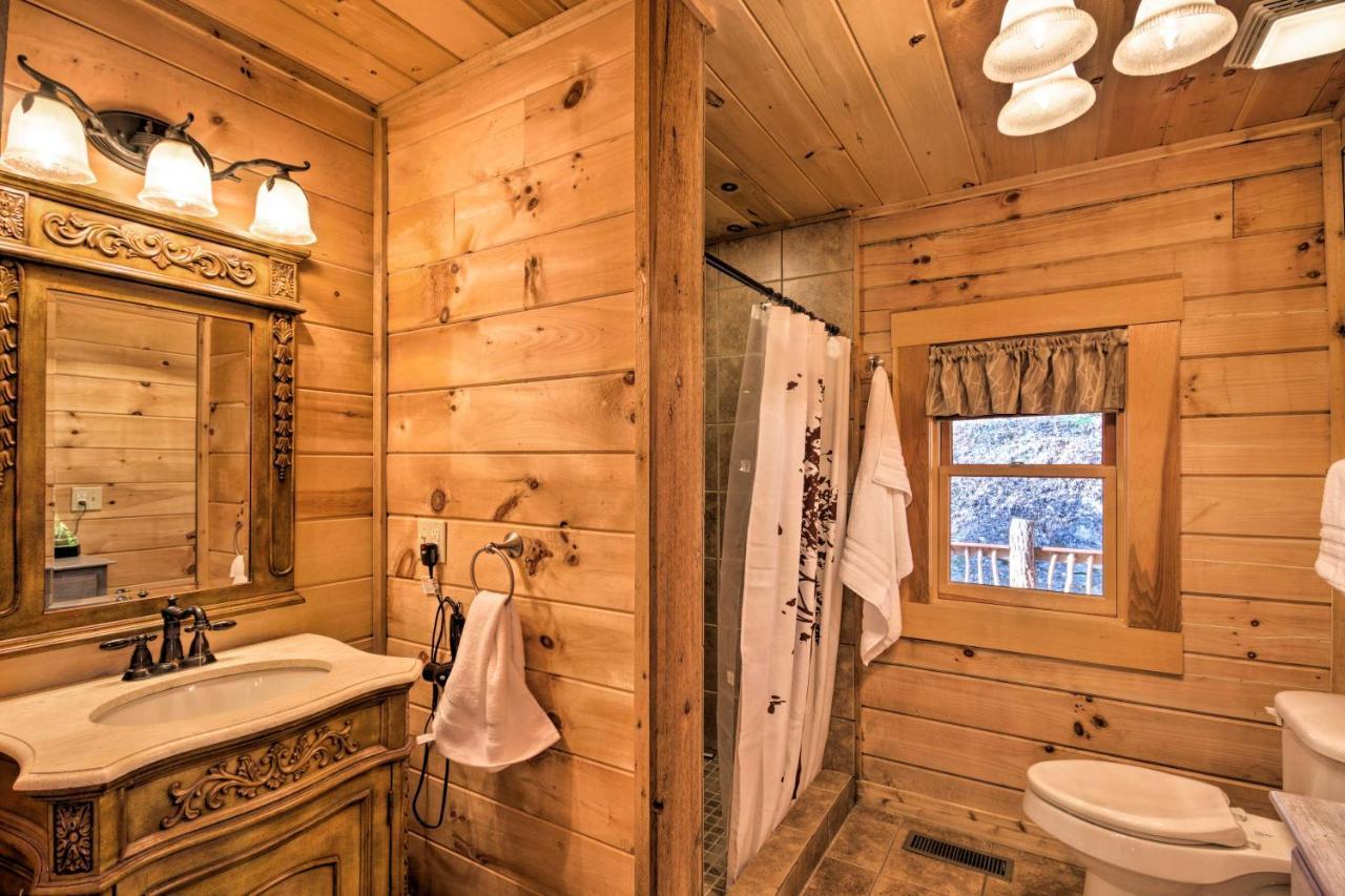 Bryson City Cabin With Wraparound Deck And Hot Tub Exterior foto